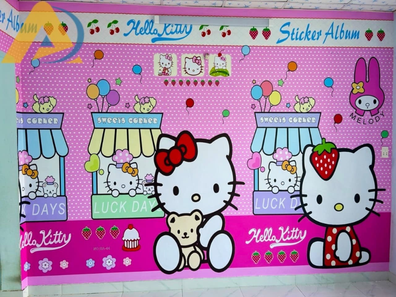 Tranh dán tường hello kitty cho phòng bé gái