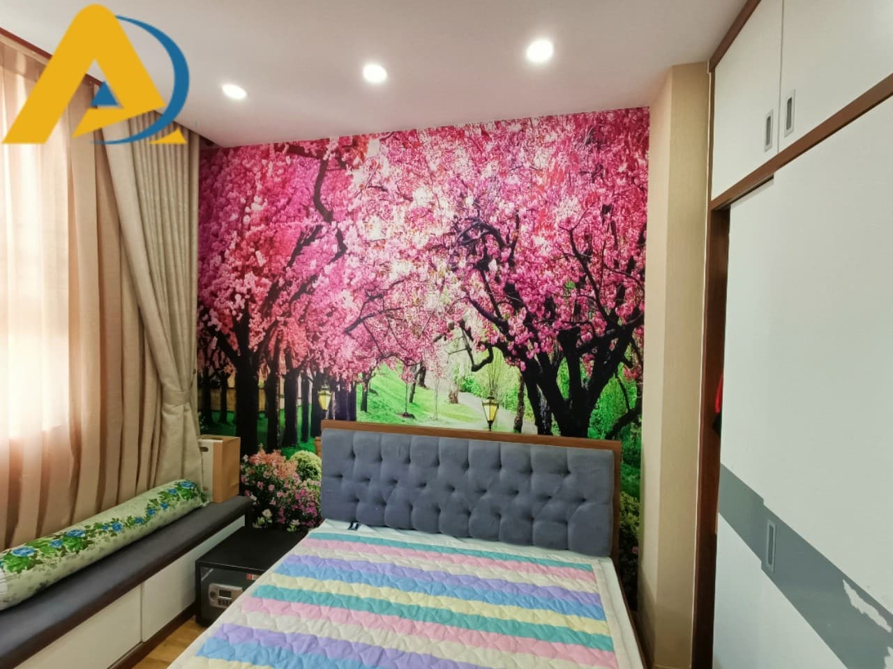 Tranh dán tường cây hoa đào cho phòng ngủ