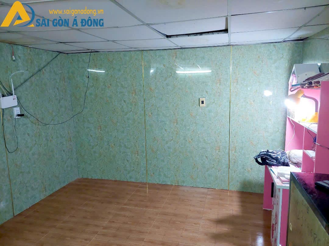 Tấm nhựa ốp tường xanh ngọc cho phòng ngủ nhỏ