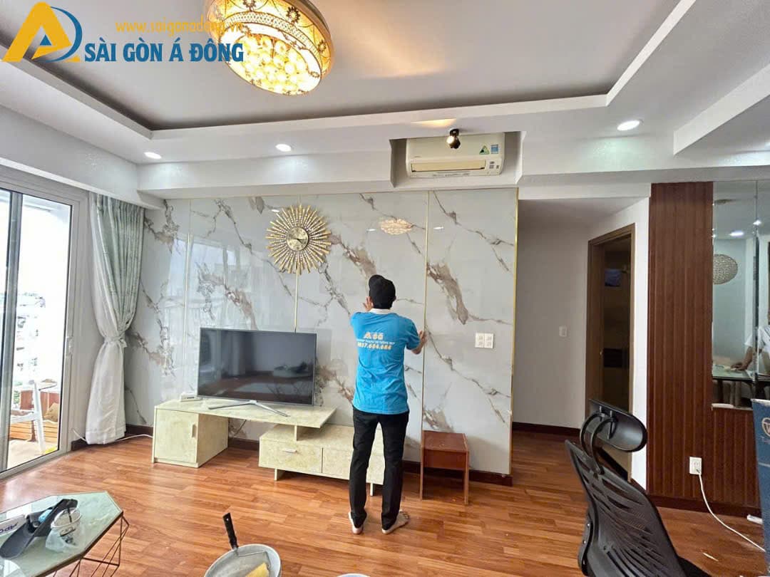 Thi công tấm nhựa pvc dán tường cho phòng khách 