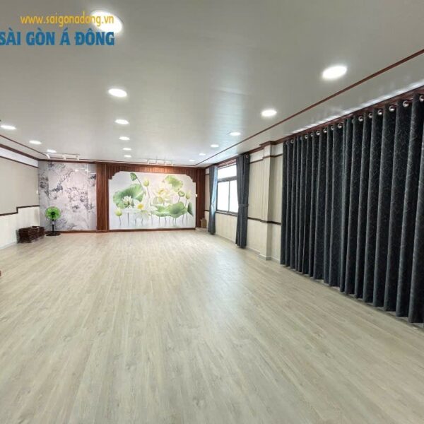 Khung vách lam sóng phối tranh dán tường